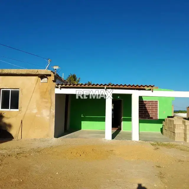 CASA EN VENTA CON PLAYA, BOTES Y EQUIPOS