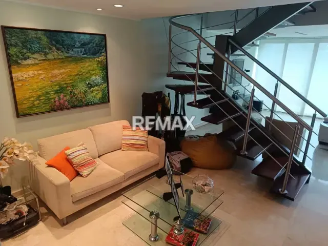 VENTA PH DUPLEX REMODELADO ESCAMPADERO 167MTS, 3H+S, 2.5B+S, 3E, MALETERO, HERMOSA VISTA AL AVILA 26-44 - 3