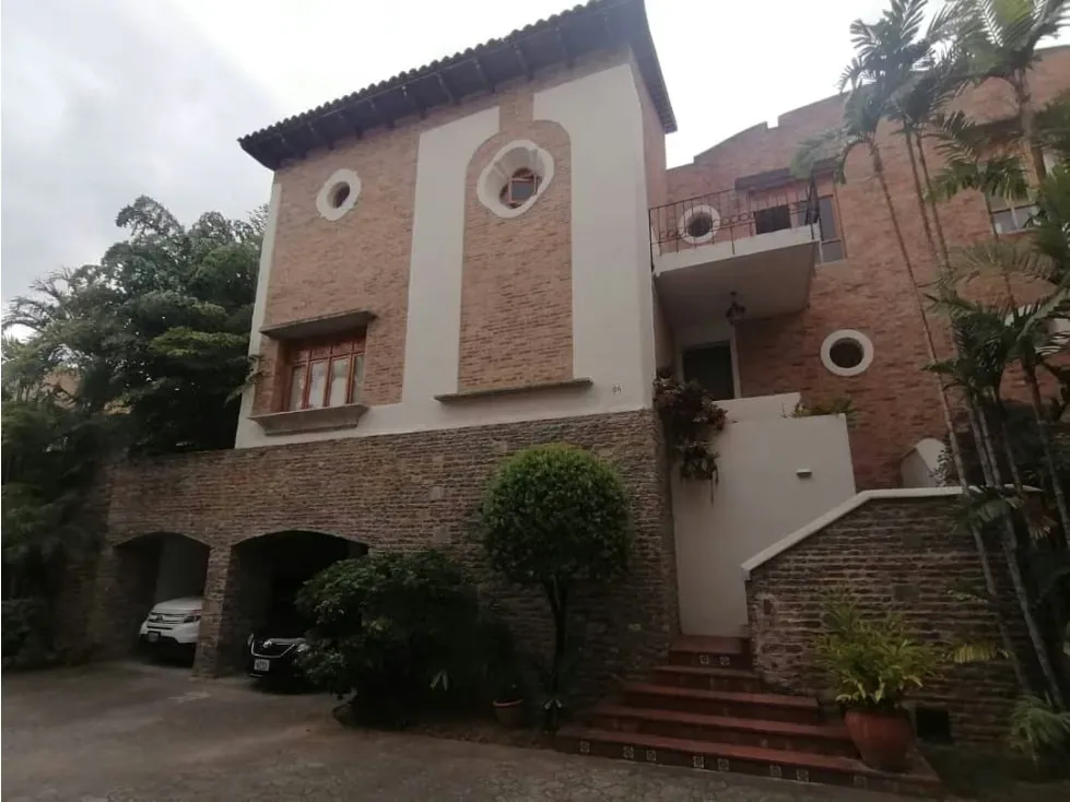 EN VENTA CASA EN LA FLORESTA 516m2 4h+s/4b+s/4p - 2