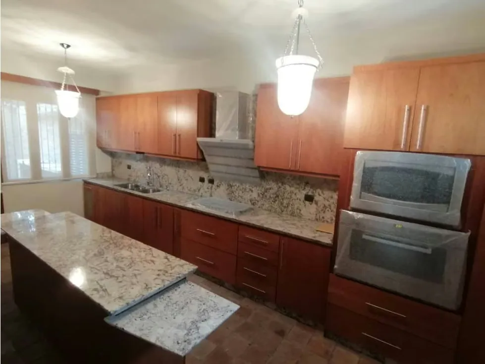 EN VENTA CASA EN LA FLORESTA 516m2 4h+s/4b+s/4p - 8