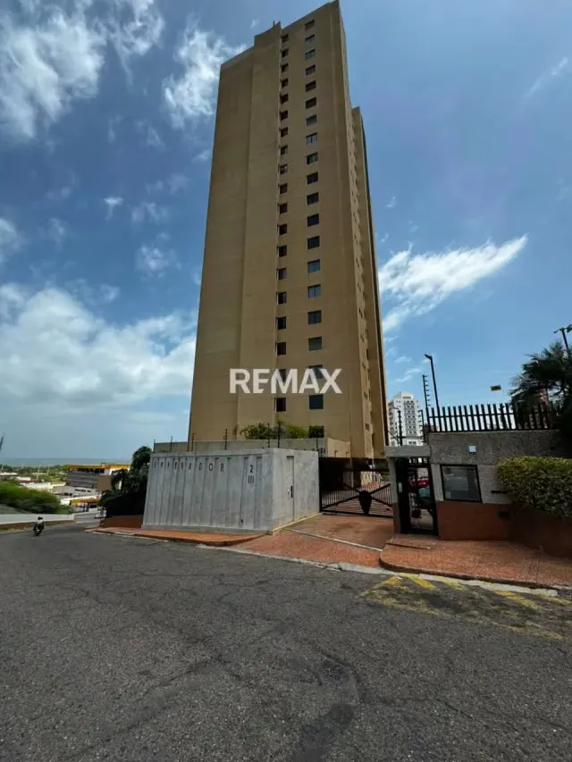 ALQUILO APARTAMENTO EN RESIDENCIAS EMPERADOR