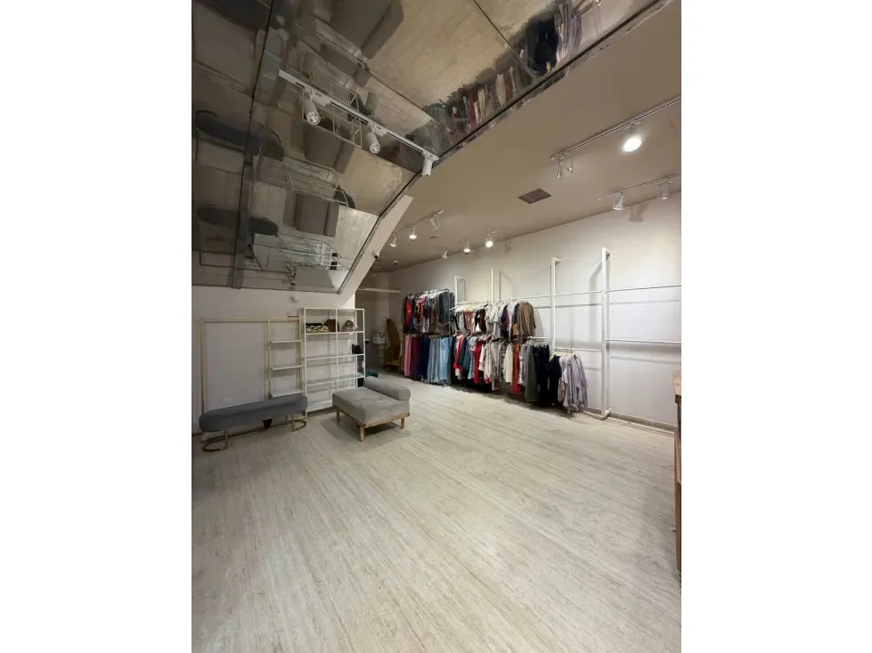 Local Comercial en Venta en el C.C San Ignacio 55 Mts2 - 4