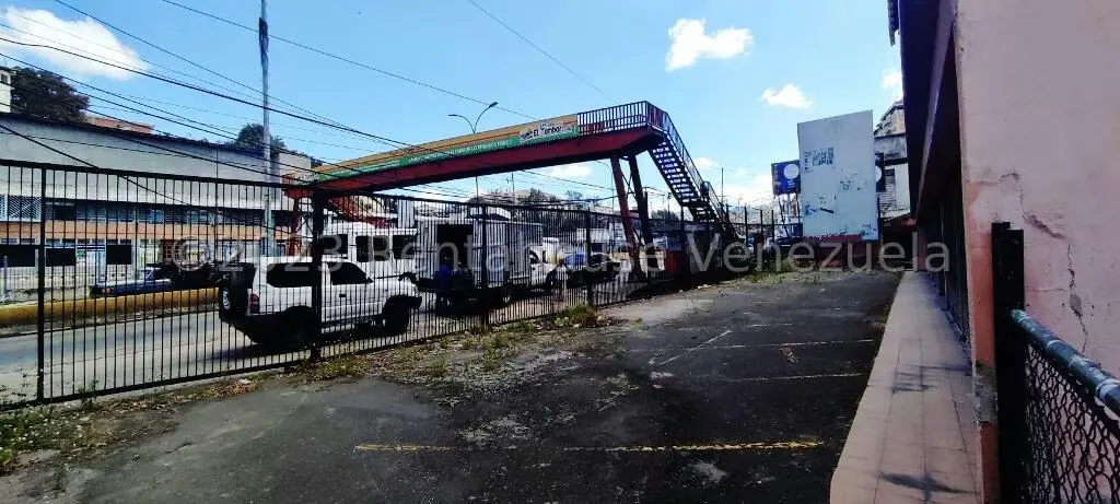 Comercial (Edificio) en Venta en Municipio Carrizal, Miranda - 11