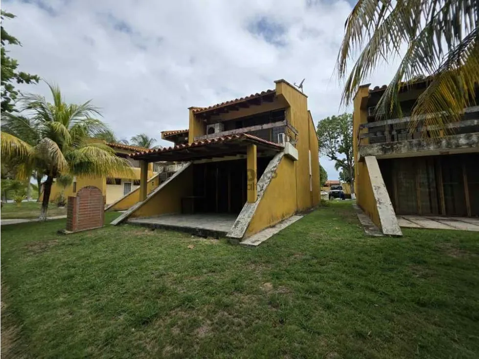 Nueva Captación ! Se Vende Town House. En Río Chico - 2