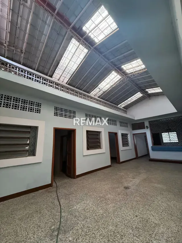 CASA ESQUINERA EN VENTA - 3