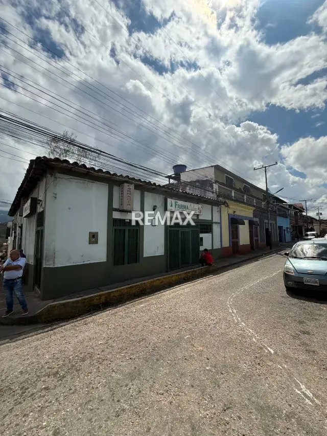 CASA ESQUINERA EN VENTA - 6