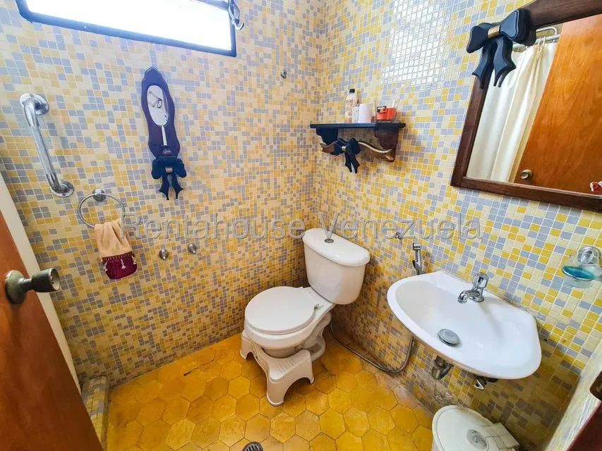Casa (Multipes Niveles) en Venta en Prados del Este, Distrito Metropolitano - 28