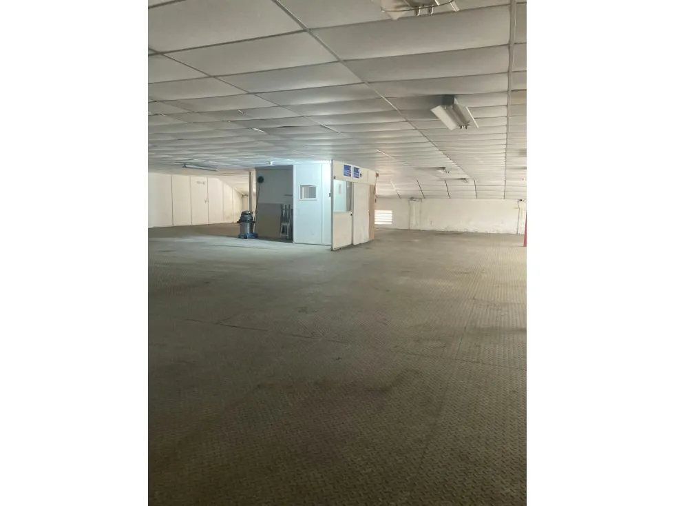 Alquilo mezzanina 450m2 Boleita 8652 - 11