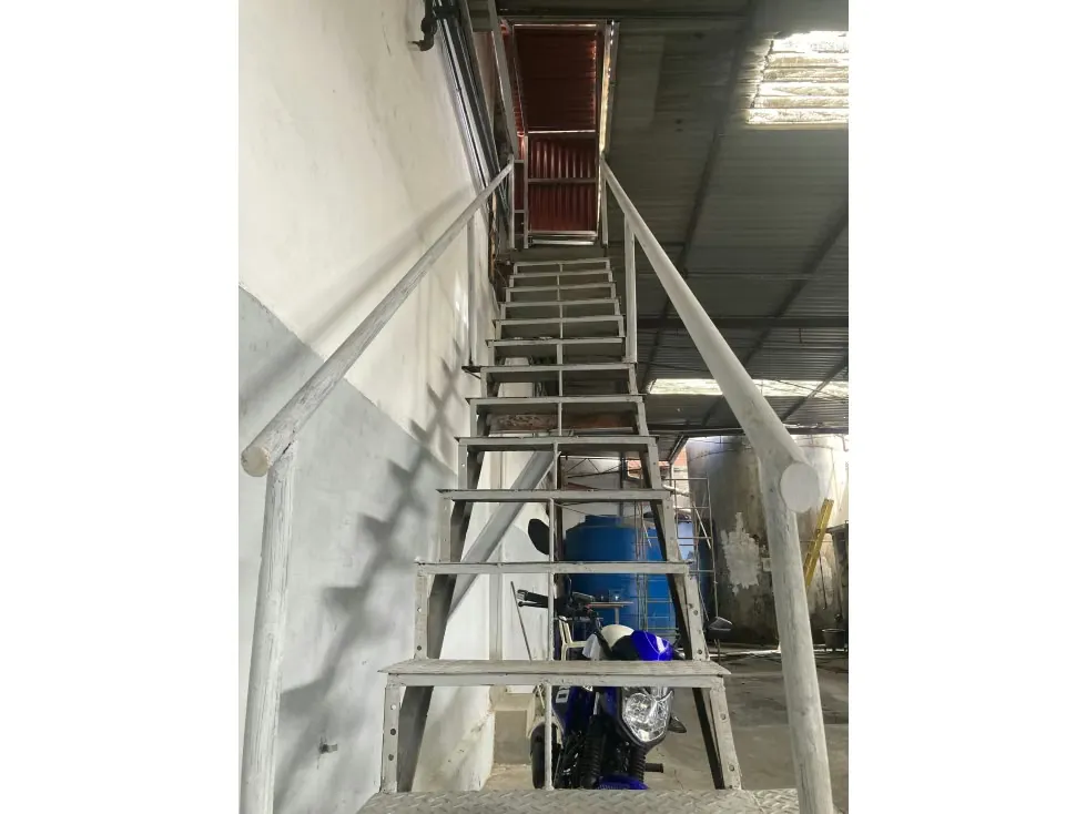 Alquilo mezzanina 450m2 Boleita 8652 - 13