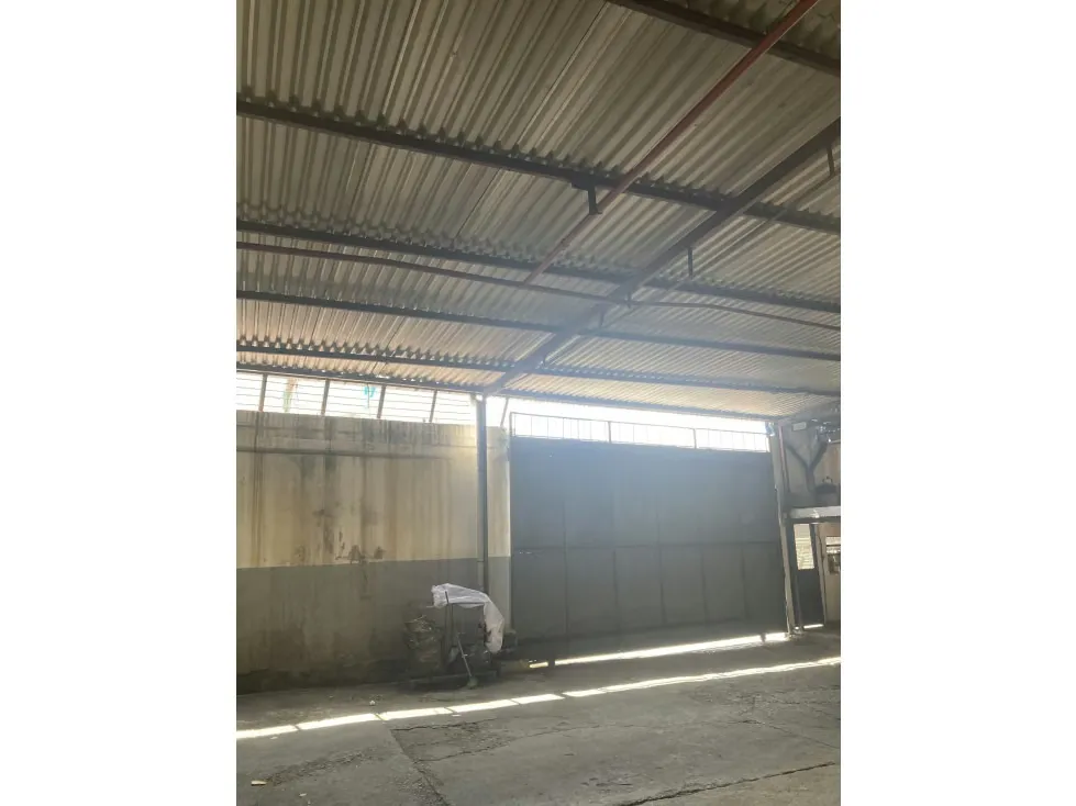 Alquilo mezzanina 450m2 Boleita 8652 - 2