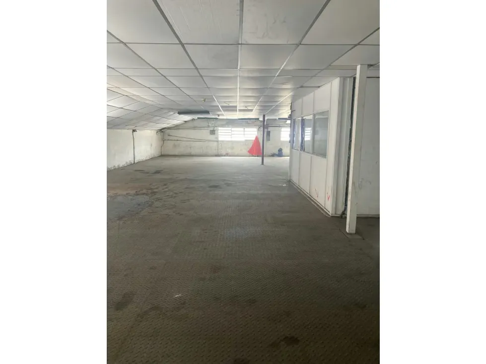 Alquilo mezzanina 450m2 Boleita 8652 - 9