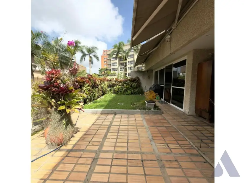 Se alquila apartamento PB 255+80m2 La Lagunita 4857