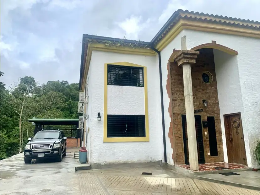 En venta townhouse en La Union, El Hatillo 577M ² 4h+5baños