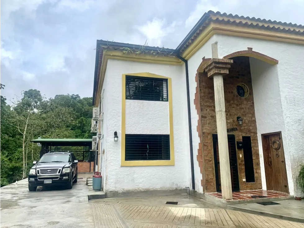 En venta townhouse en La Union, El Hatillo 577M ² 4h+5baños