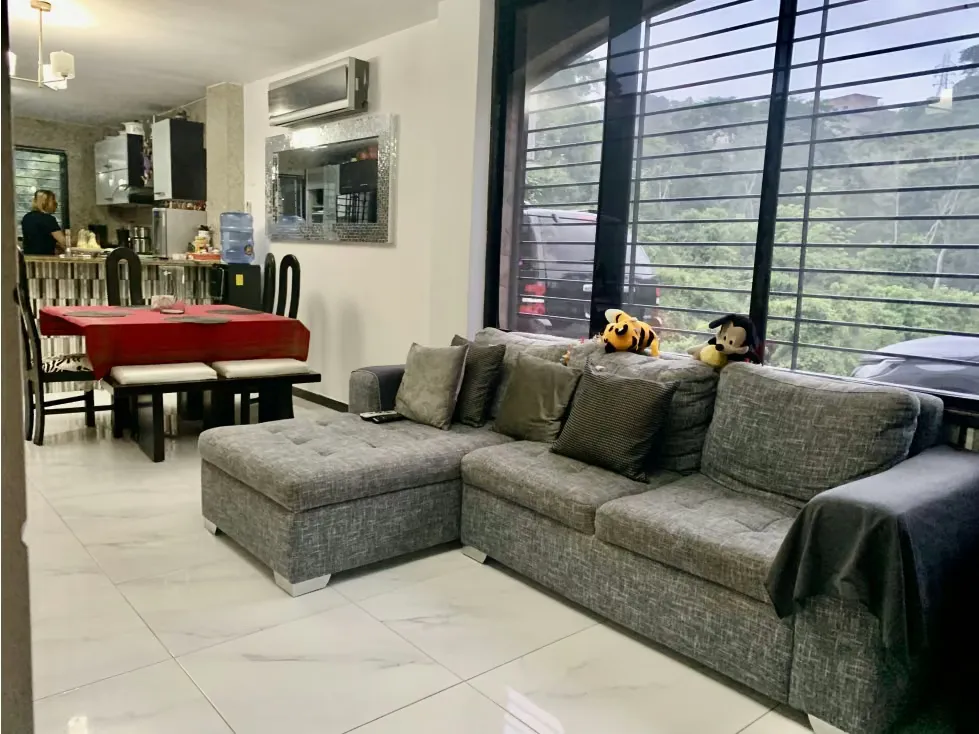 En venta townhouse en La Union, El Hatillo 577M ² 4h+5baños - 6