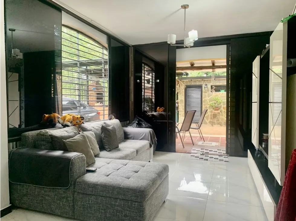En venta townhouse en La Union, El Hatillo 577M ² 4h+5baños - 8