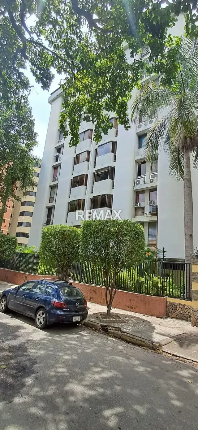 Apartamento urb prebo Res álamo amplio con balcón excelente ubicación