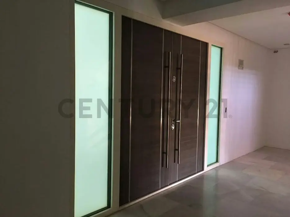 Exclusiva propiedad ubicada en Edificio FIORANO Av. El Milagro. - 2