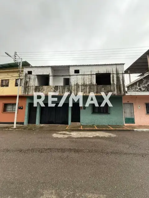 En Venta Casa doble propósito con apartamento anexo con avance de construcción ubicado en San Juan de Colón Carrera 5 con calle 9 frente al cementerio.