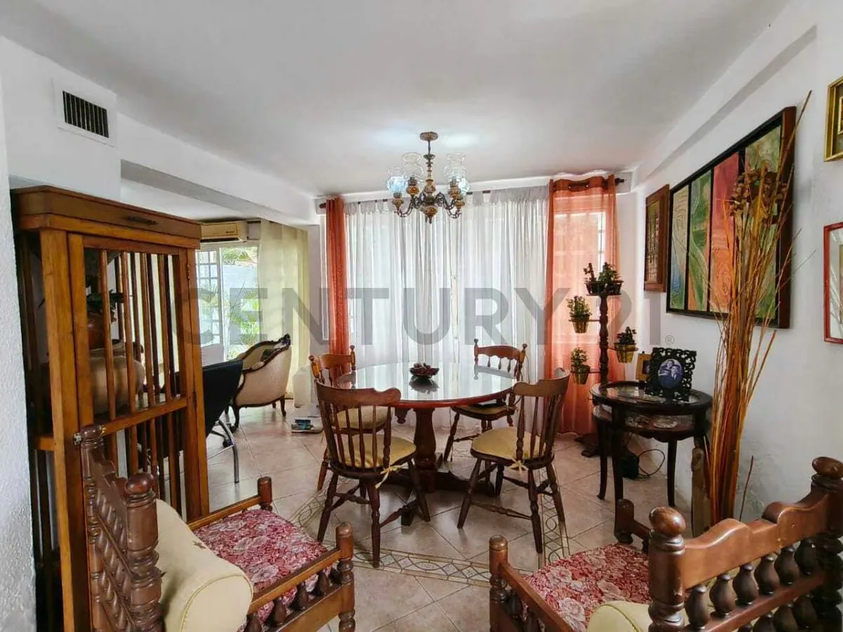En venta còmodo Town House en La Urbanizacion Abadia en Guatire - 4