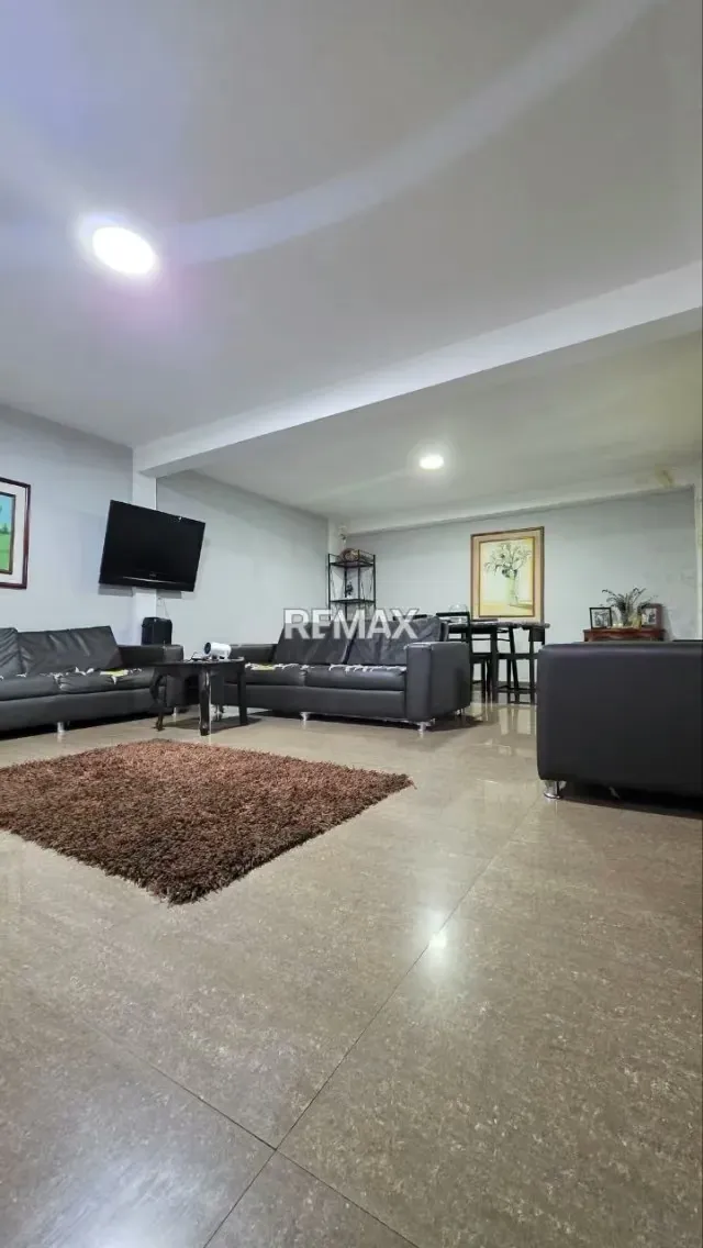 CASA CON LOCAL EN VENTA URBANIZACIÓN LA ROTARÍA, ZONA OESTE, MARACAIBO - 2