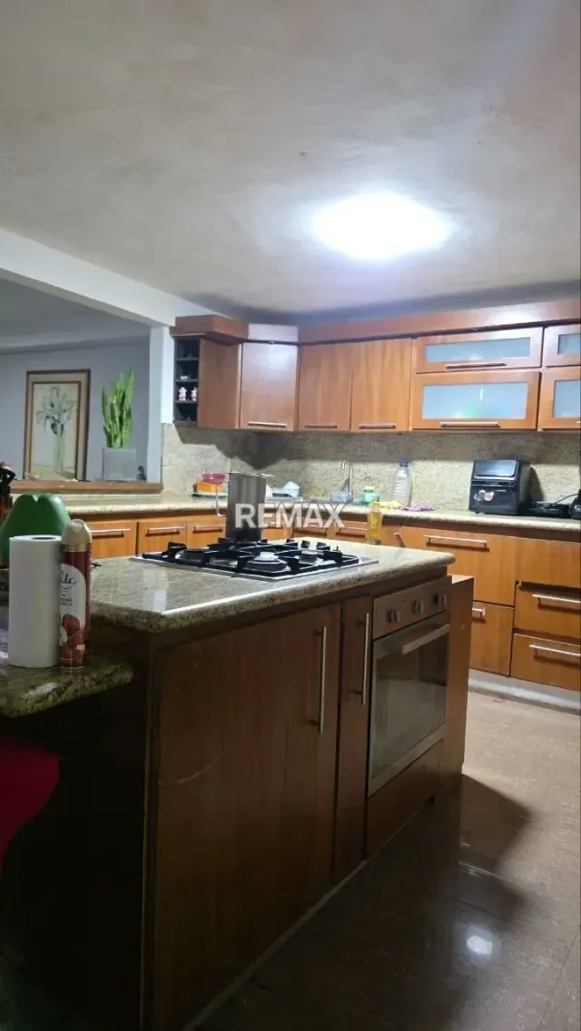 CASA CON LOCAL EN VENTA URBANIZACIÓN LA ROTARÍA, ZONA OESTE, MARACAIBO - 4
