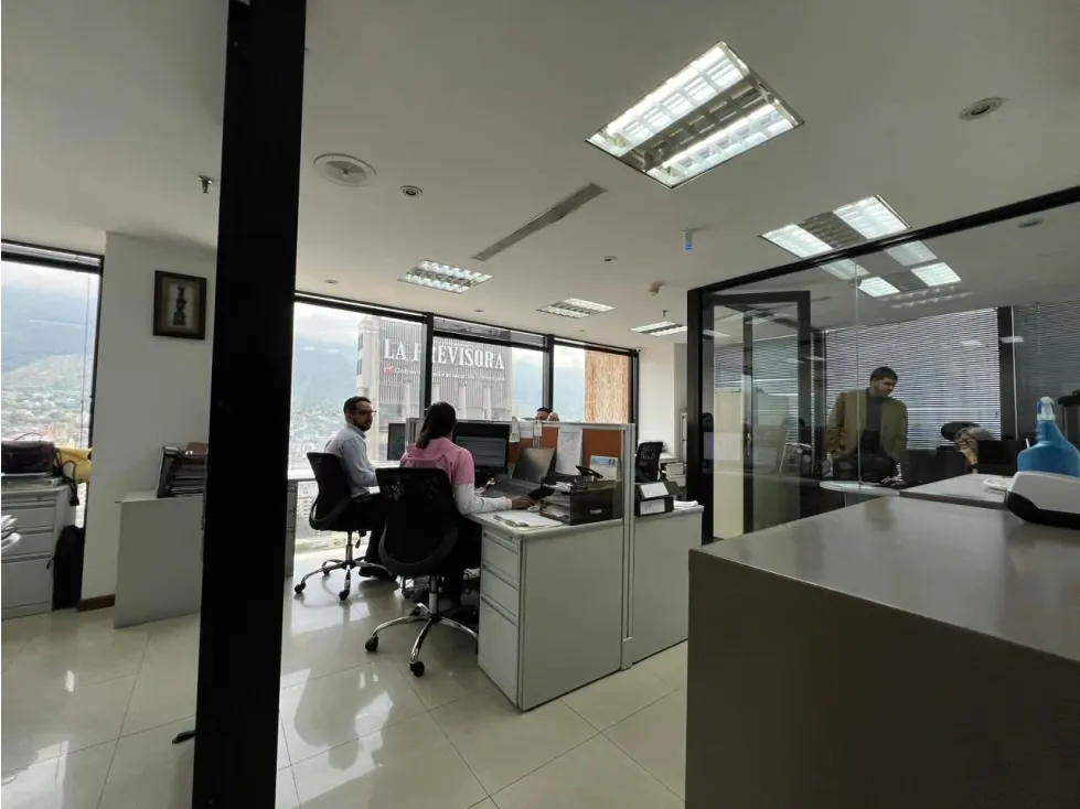 Se alquila oficina 793m² 3b/10p Plaza Venezuela - 16