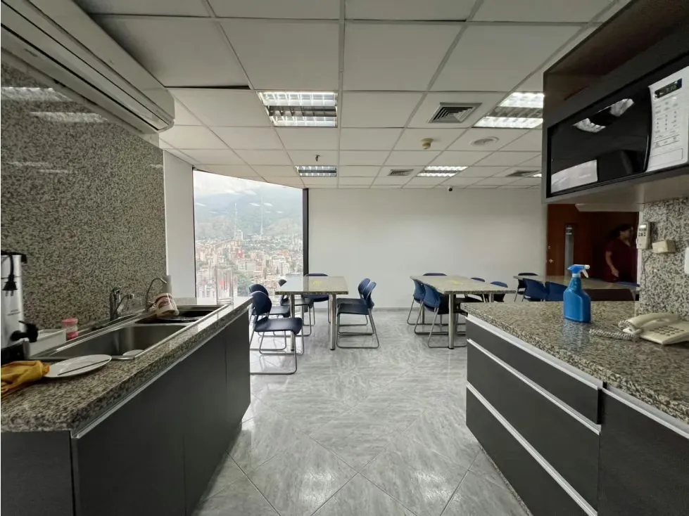 Se alquila oficina 793m² 3b/10p Plaza Venezuela - 28