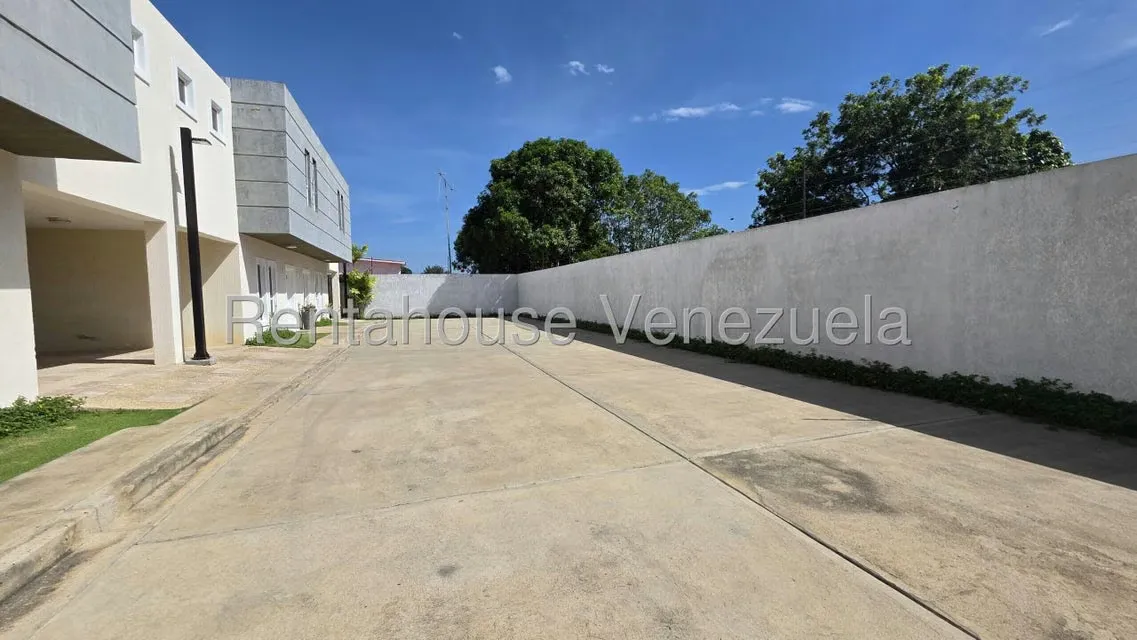 Townhouse (Duplex) en Alquiler en Calle Piar, Zulia - 27