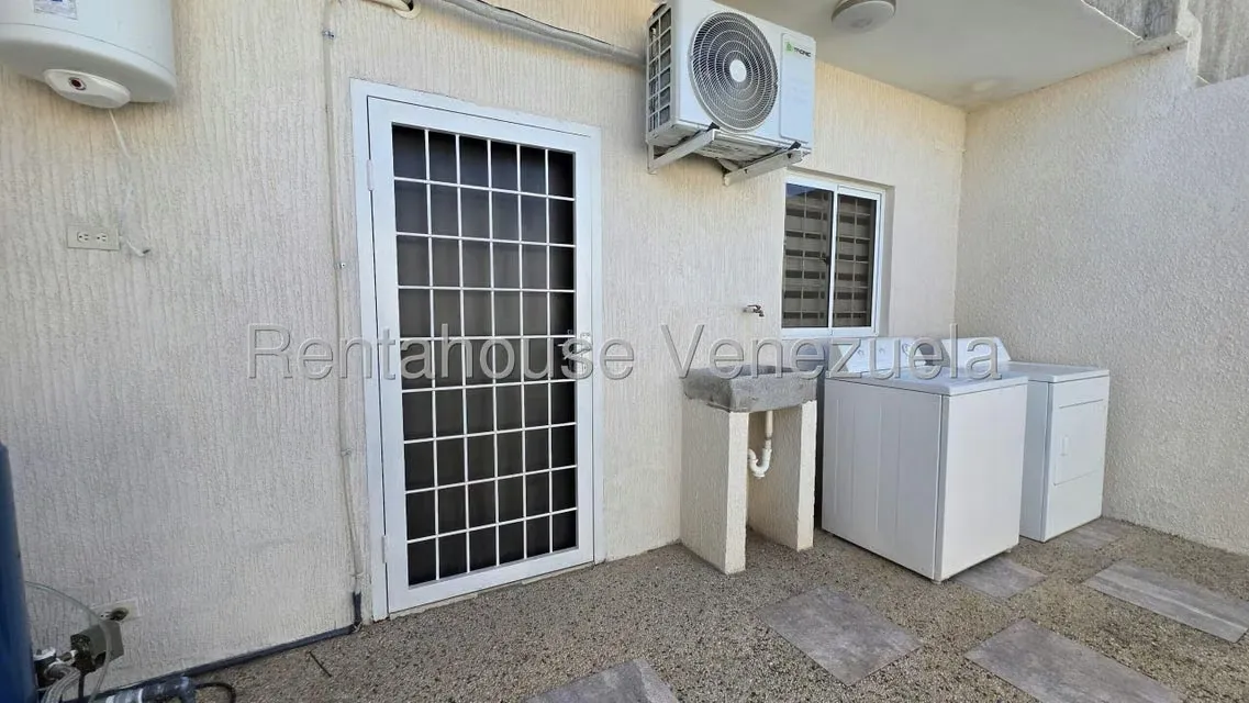 Townhouse (Duplex) en Alquiler en Calle Piar, Zulia - 28