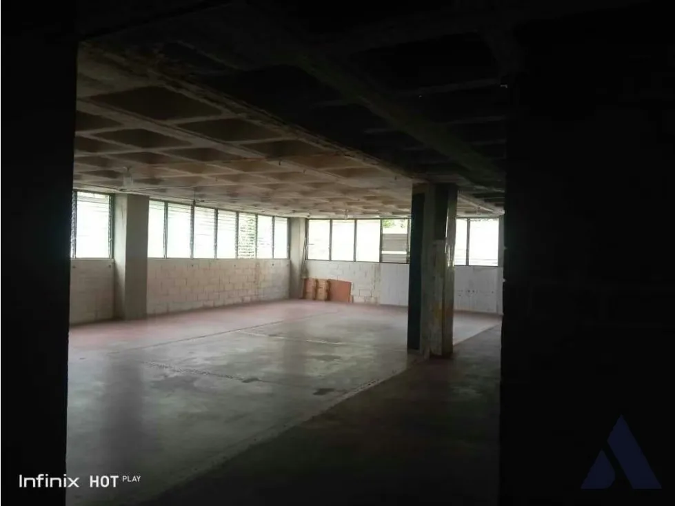 Alquilo local/deposito industrial 320m2 Boleita Norte 9385 - 2