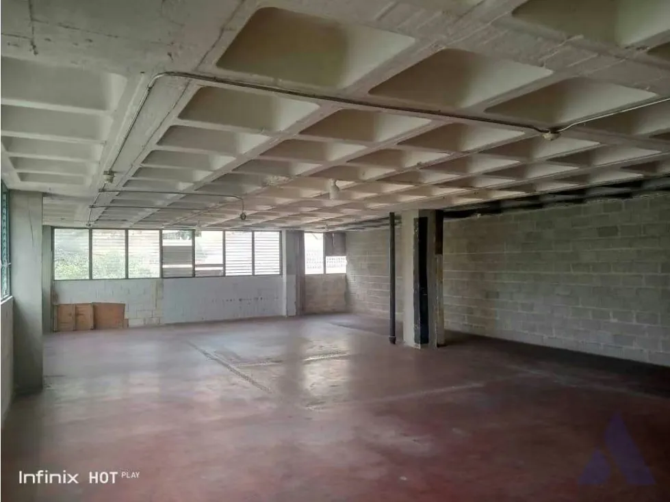 Alquilo local/deposito industrial 320m2 Boleita Norte 9385 - 4