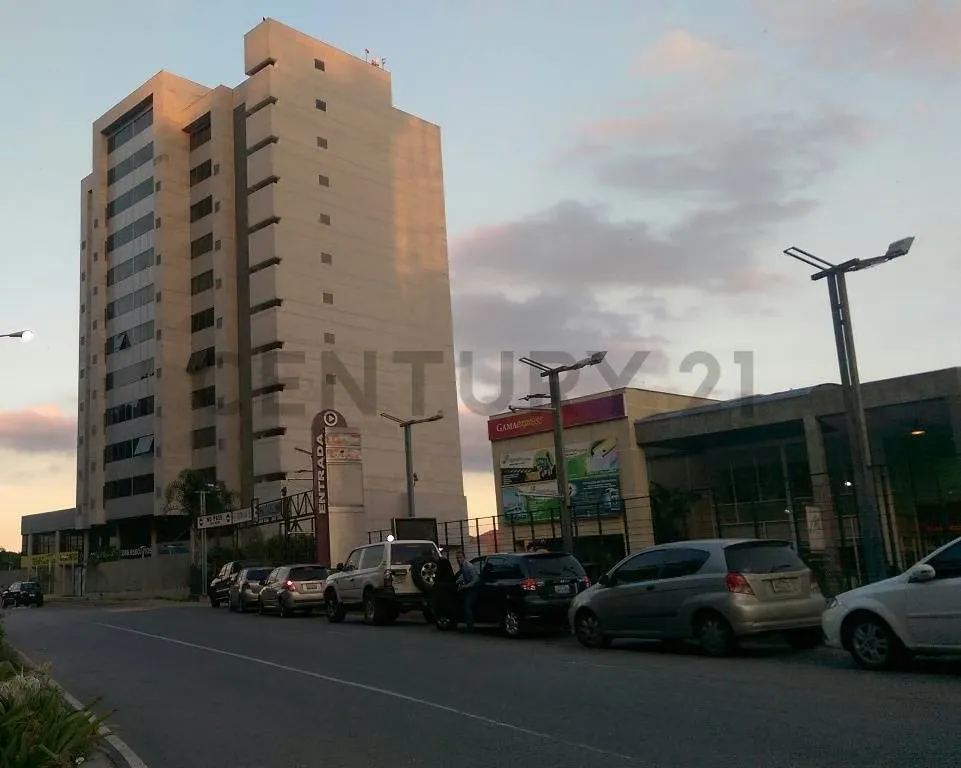 Alquiler oficina en Macaracuay Centro Gerencial Loma Vista