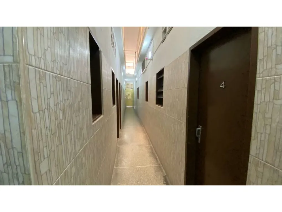 HOTEL MAS LOCALES COMERCIALES EN LOS DOS CAMINOS 1.130 M2 - 18