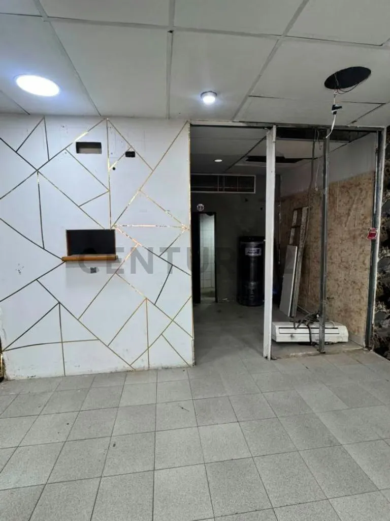 ALQUILER DE LOCAL COMERCIAL DE 50MTS2 EN EL CORAZON DEL CENTRO DE CARACAS - 2