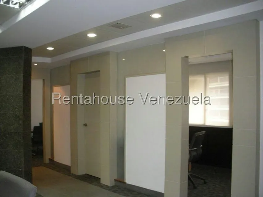 Oficina en Alquiler en Los Palos Grandes, Distrito Metropolitano - 8