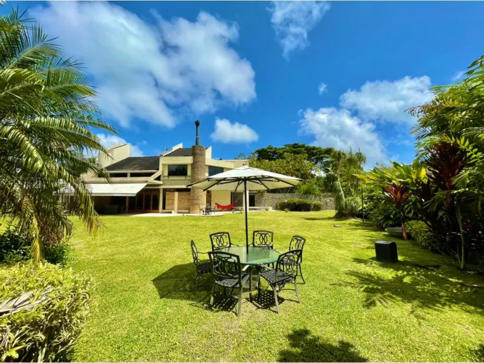 Venta de casa en La Lagunita - 2005m² - 5h+s/6b+s/6pe - 2