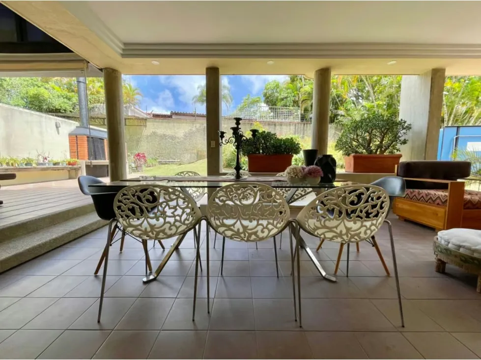 Venta de casa en La Lagunita - 2005m² - 5h+s/6b+s/6pe - 11