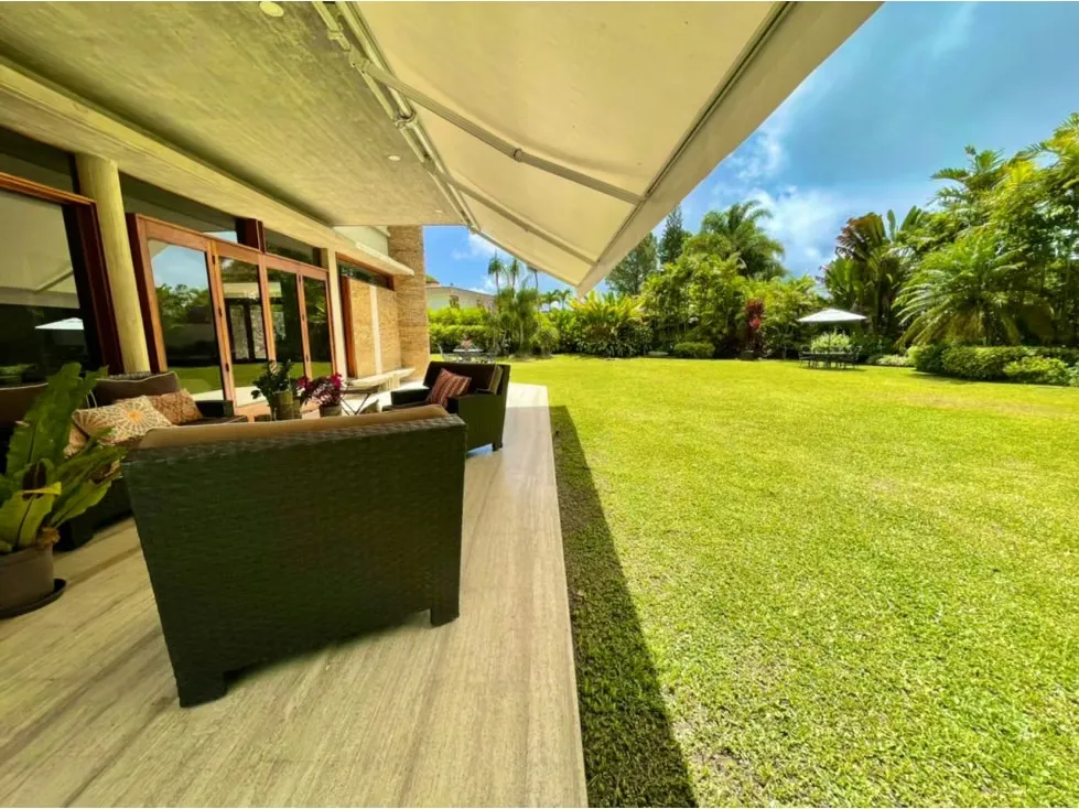 Venta de casa en La Lagunita - 2005m² - 5h+s/6b+s/6pe - 4
