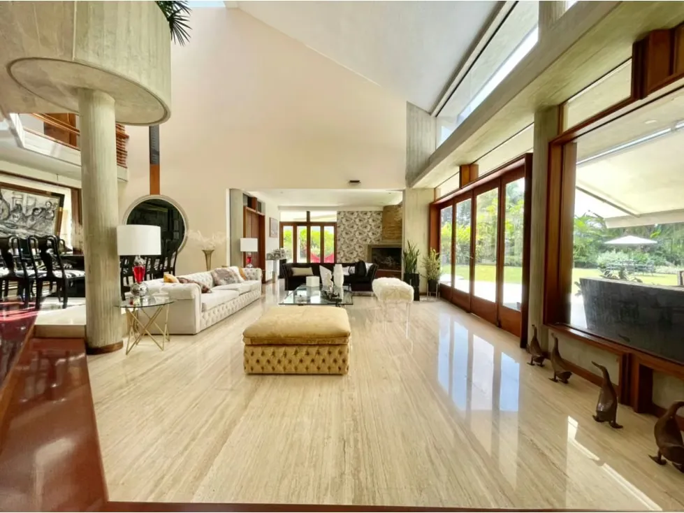 Venta de casa en La Lagunita - 2005m² - 5h+s/6b+s/6pe - 6