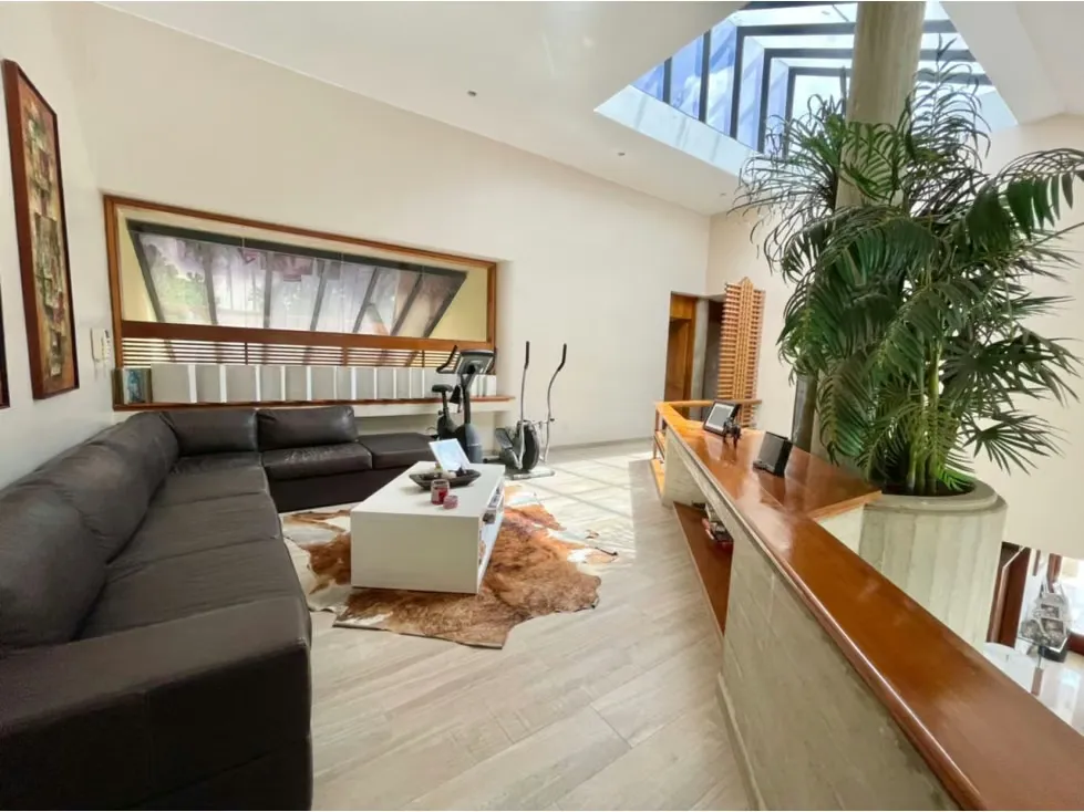 Venta de casa en La Lagunita - 2005m² - 5h+s/6b+s/6pe - 10