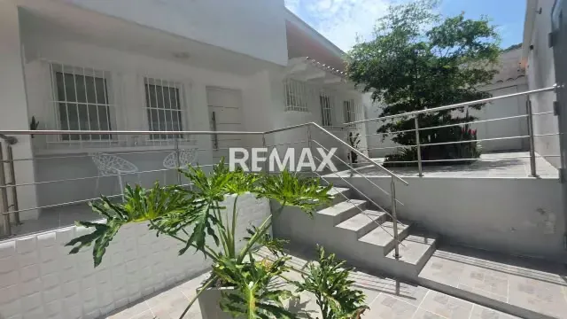 Venta Moderna casa Un nivel trigal sur