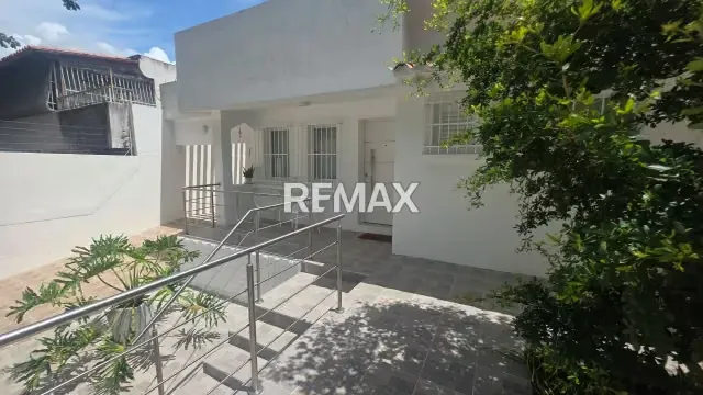 Venta Moderna casa Un nivel trigal sur - 2