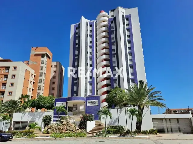APARTAMENTO VISTA AL MAR CON COCINA EQUIPADA Y AA CENTRAL EN URB. COSTA AZUL, ISLA DE MARGARITA - 2