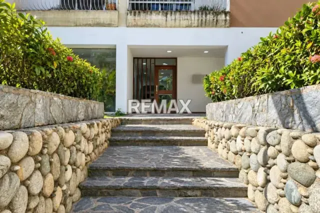 Venta de Apartamento, Urb Santa Fé SuR, 130Mt2,3H,2B,1E,1M 26-65 - 2