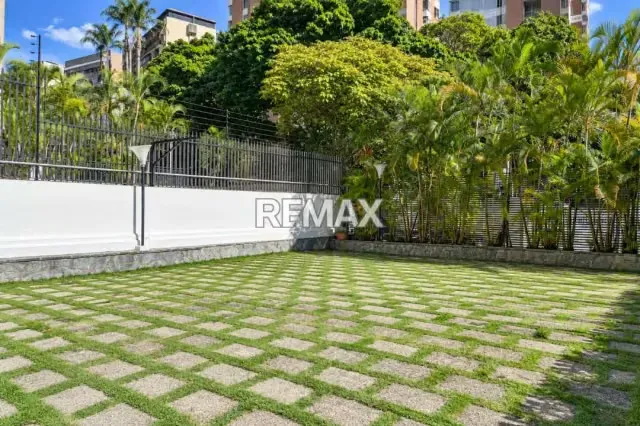 Venta de Apartamento, Urb Santa Fé SuR, 130Mt2,3H,2B,1E,1M 26-65 - 4