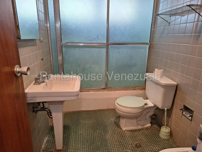 Apartamento (1 Nivel) en Venta en Prados del Este, Distrito Metropolitano - 16