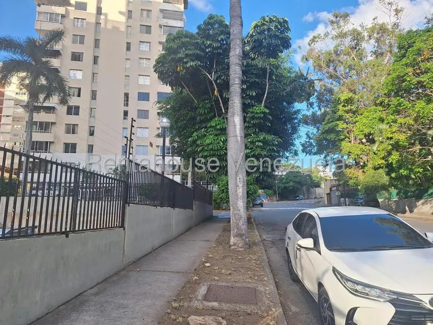 Apartamento (1 Nivel) en Venta en Prados del Este, Distrito Metropolitano - 25