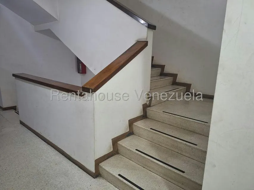 Apartamento (1 Nivel) en Venta en Prados del Este, Distrito Metropolitano - 4