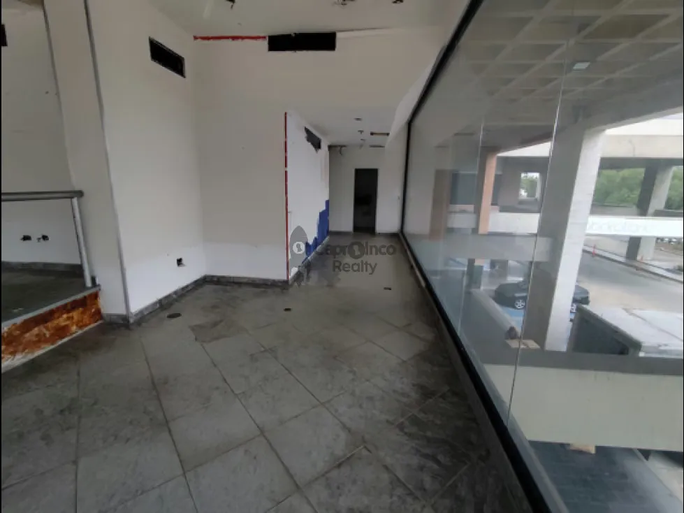 LOCAL PREMIUM DE ESQUINA EN C.C. CRISTAL TCL L 10024097 - 3